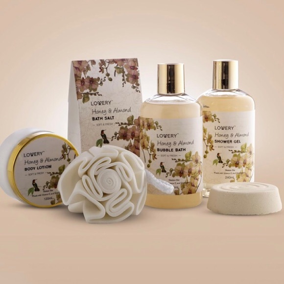 “Lovery” brand, 7 piece bath gift set in honey & almond scent -NWT - Picture 2 of 14